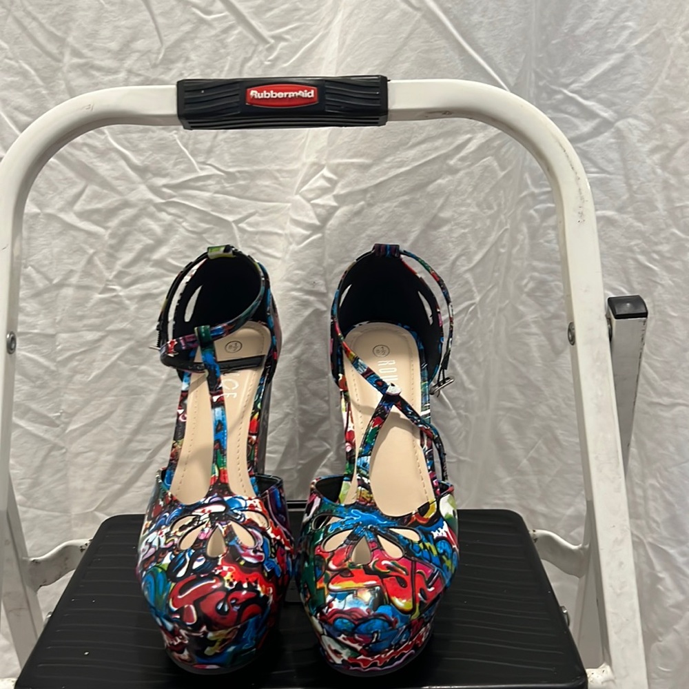 Graffiti heels from rogue helium